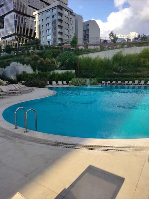 Stunning Skyview Luxury Floor 40